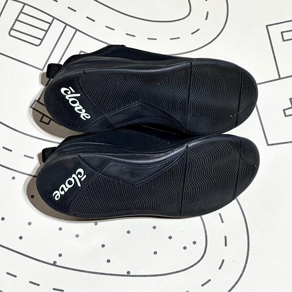 Clove Classic All Black Option - Picture 5 of 6